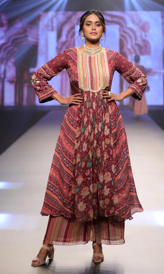 What are the key differences between sharara and a palazzo?